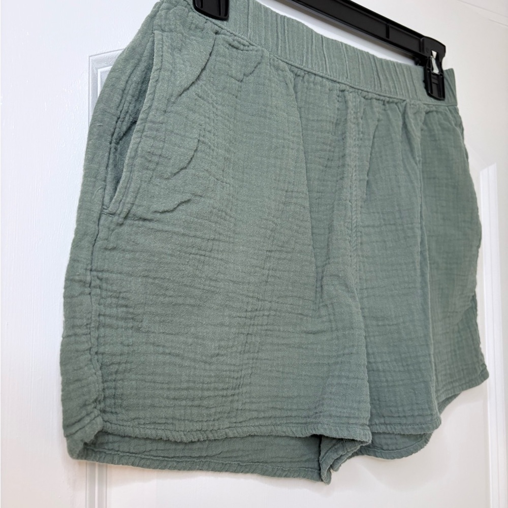 LIKE NEW!! Universal Thread High Waist Green Shorts - Picture 2 of 4